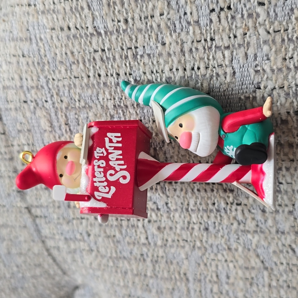 HALLMARK DISNEY KEEPSAKE LETTERS TO SANTA CHRISTMAS TREE ORNAMENT